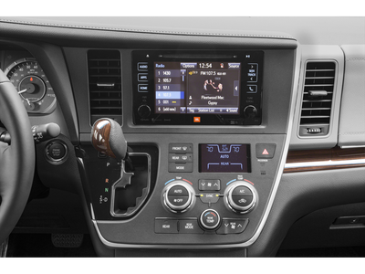 2015 Toyota Sienna XLE 8 Passenger