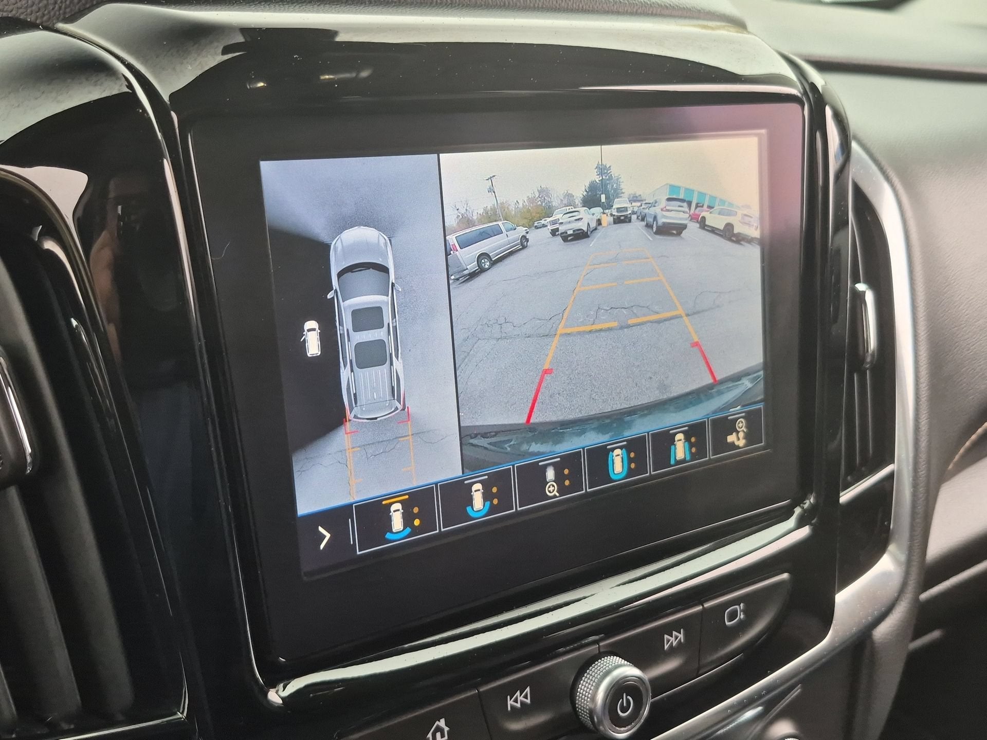 2021 Chevrolet Traverse LT Leather