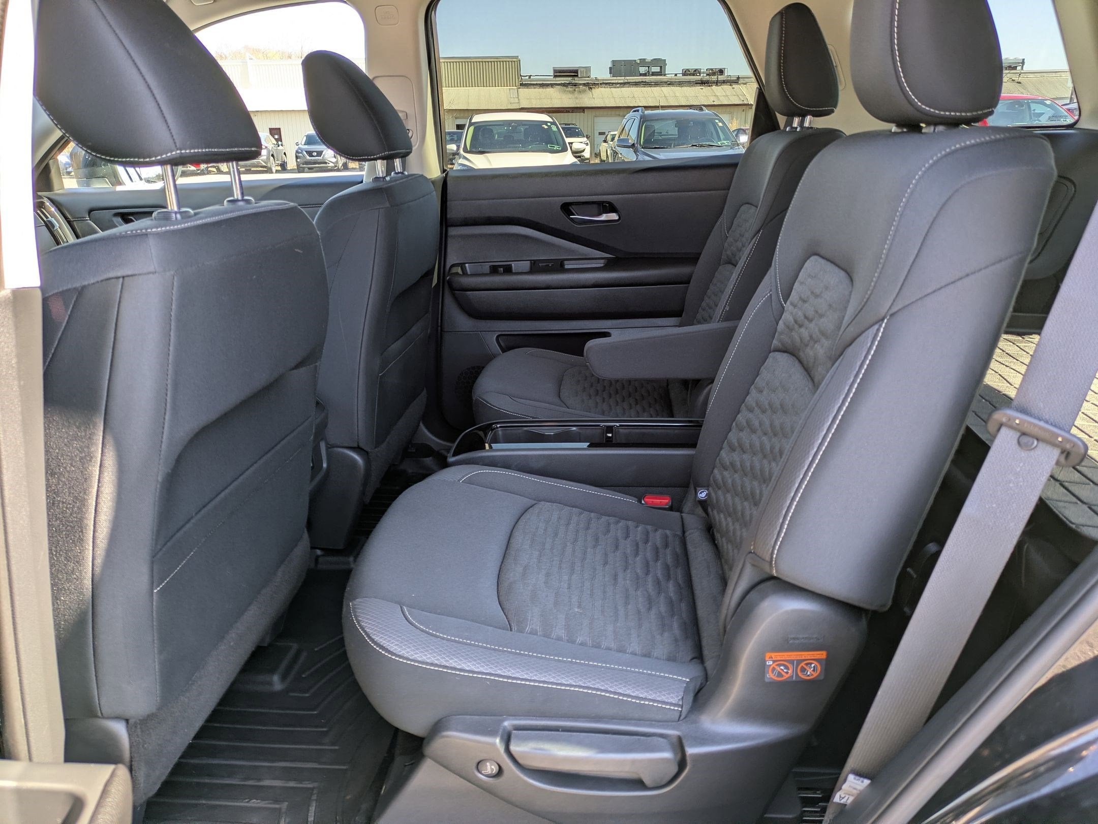 2022 Nissan Pathfinder SV