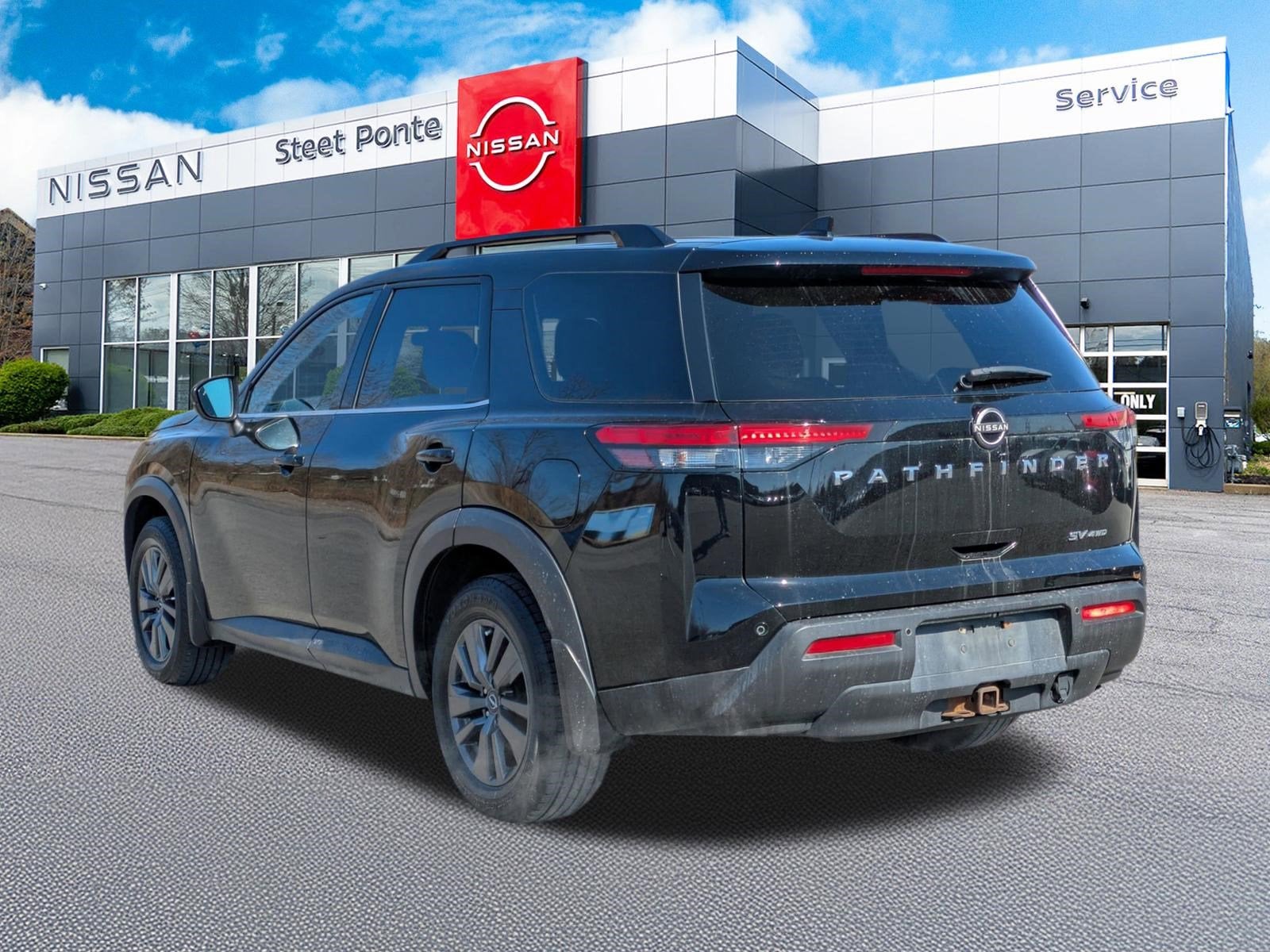 2022 Nissan Pathfinder SV