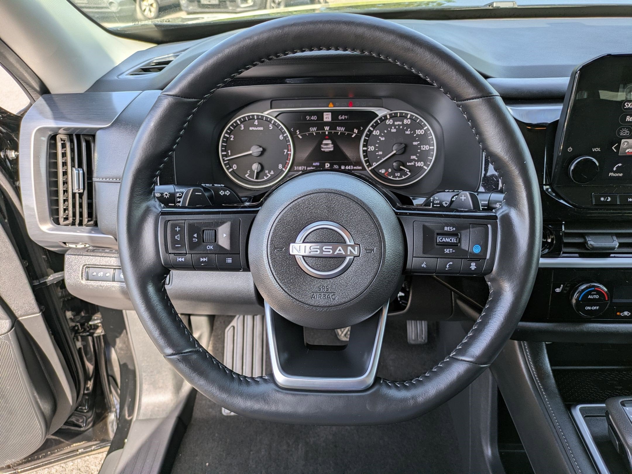 2025 Nissan Pathfinder SL