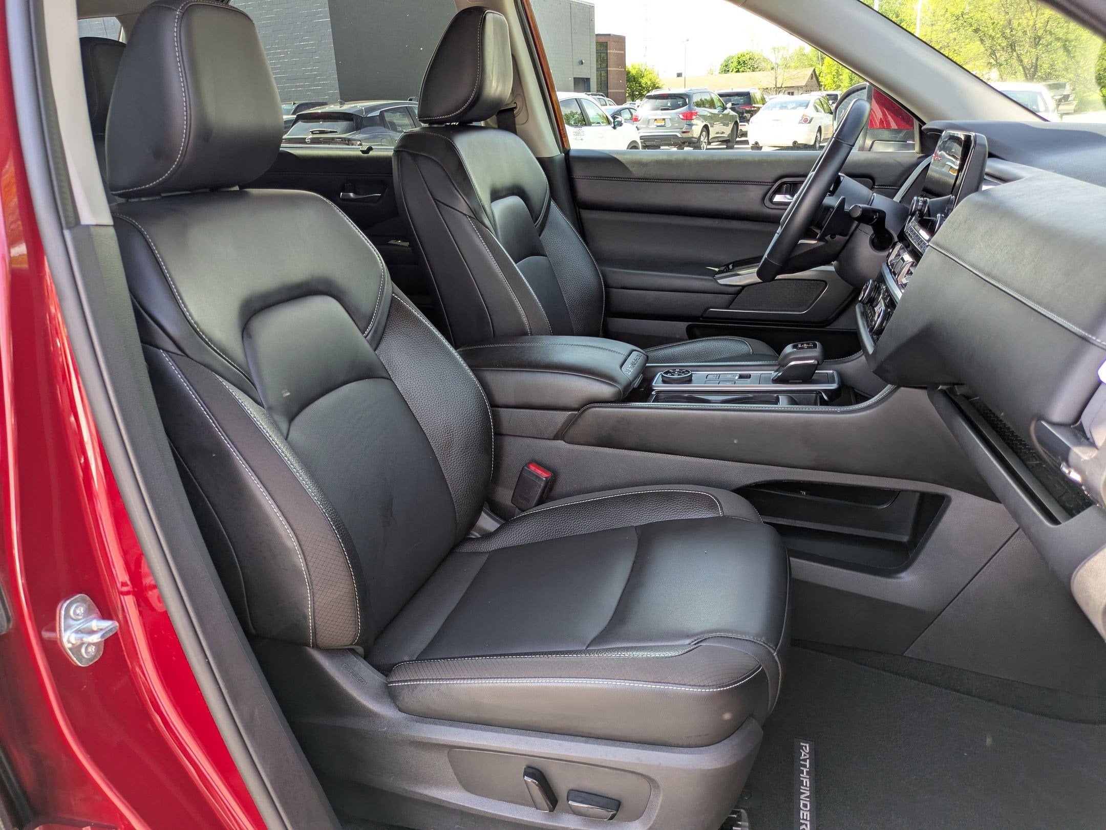 2022 Nissan Pathfinder SL