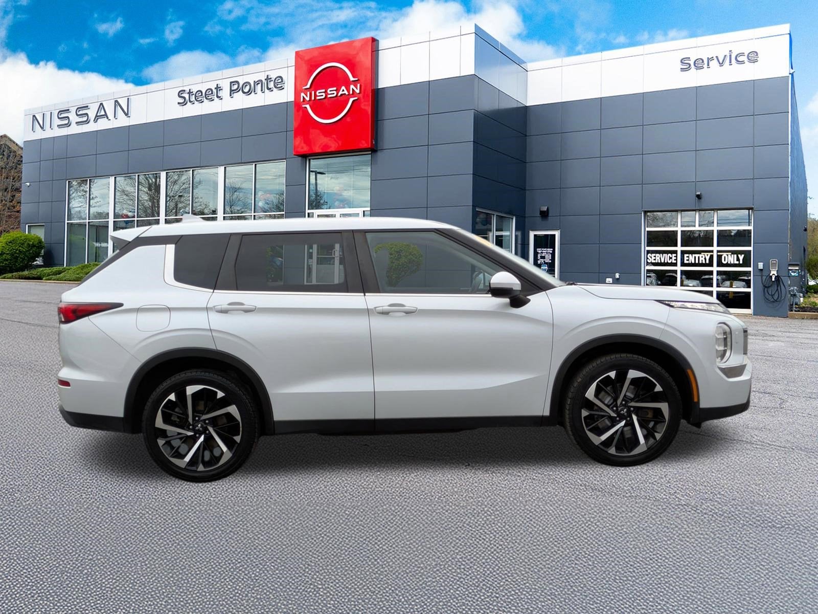 2022 Mitsubishi Outlander ES