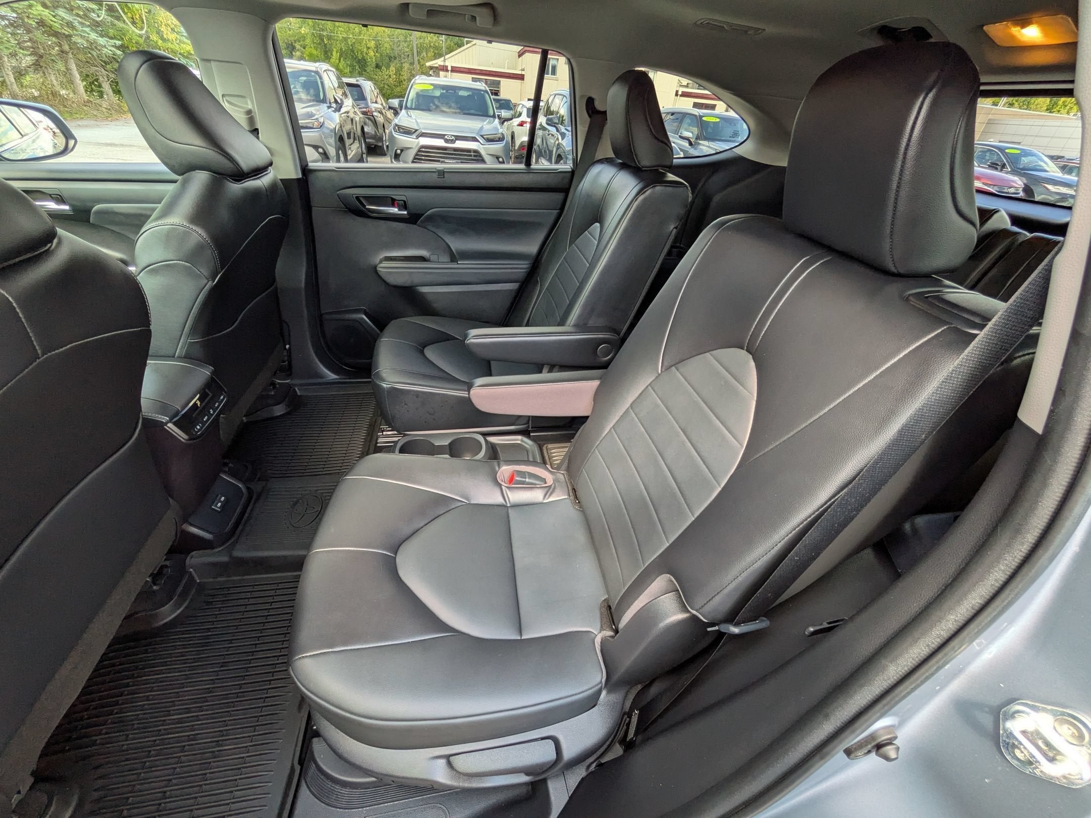 2022 Toyota Highlander Base