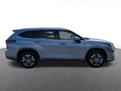 2022 Toyota Highlander Base