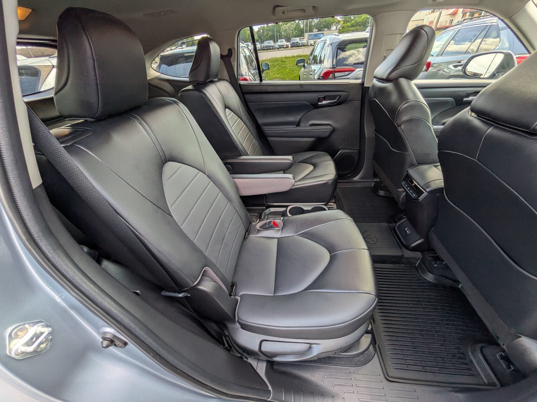 2022 Toyota Highlander Base