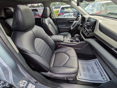 2022 Toyota Highlander Base