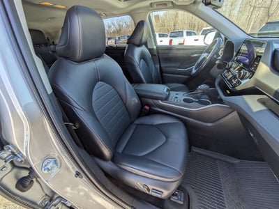 2023 Toyota Highlander Base