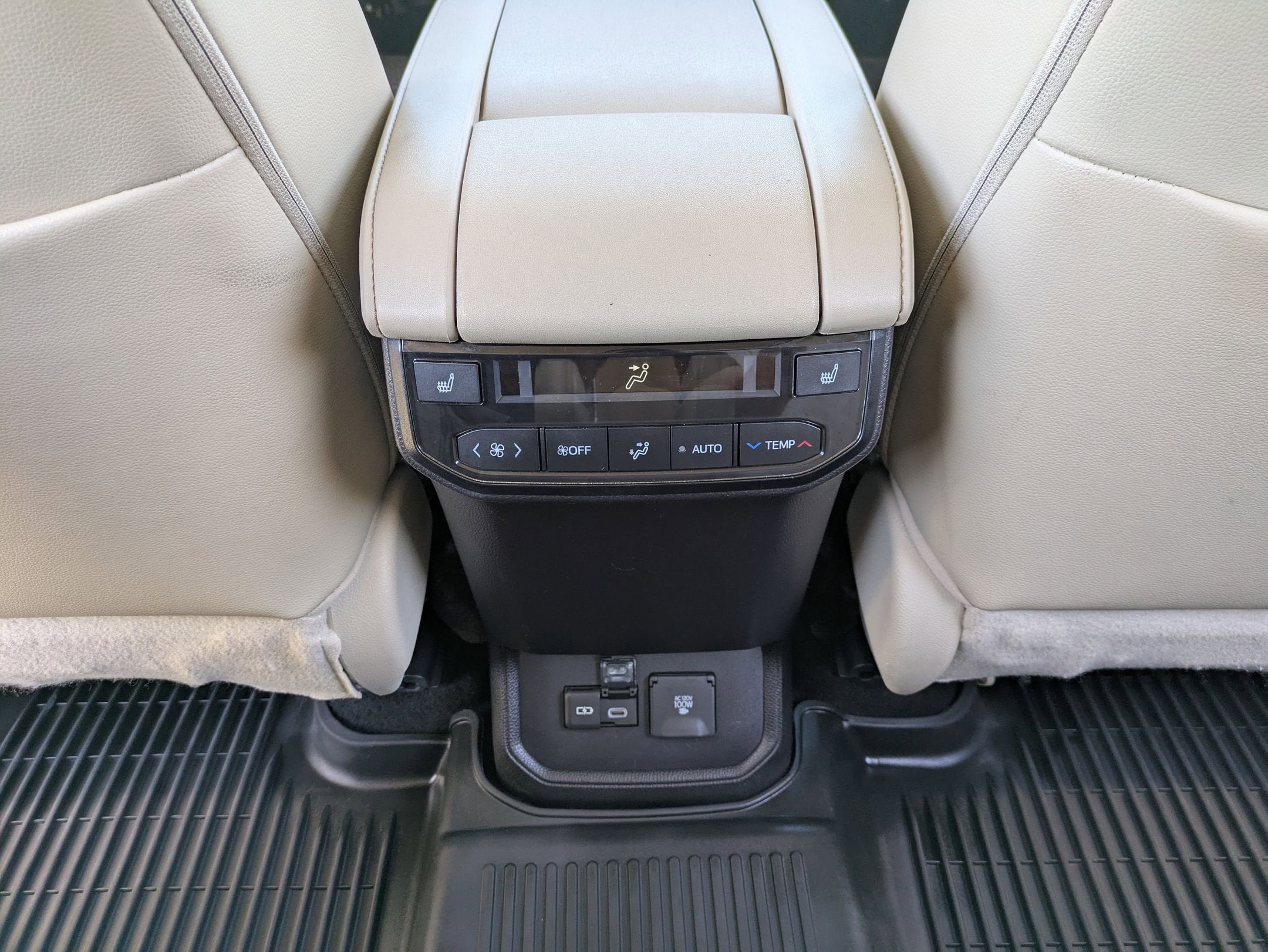 2023 Toyota Highlander Base