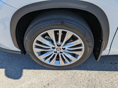 2023 Toyota Highlander Base