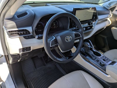 2023 Toyota Highlander Base
