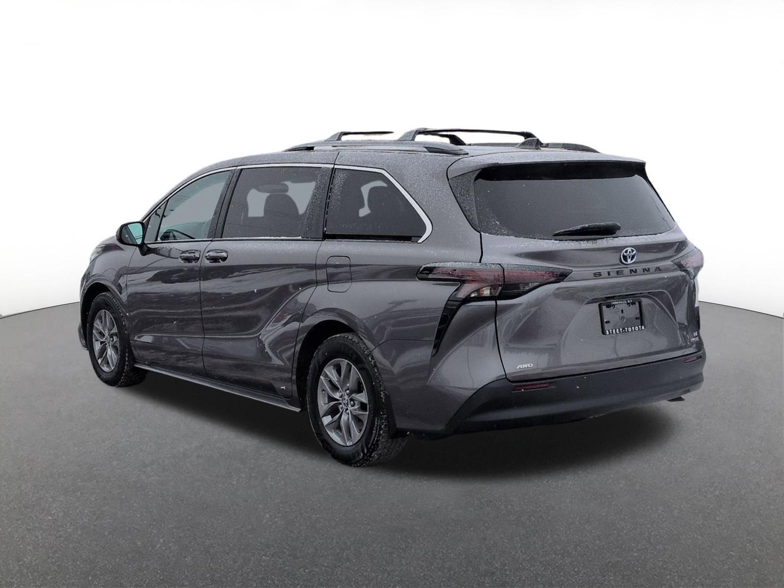 2023 Toyota Sienna LE