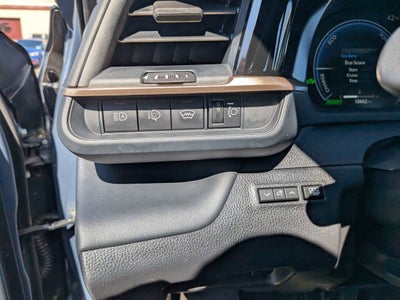 2025 Toyota Crown Signia Base