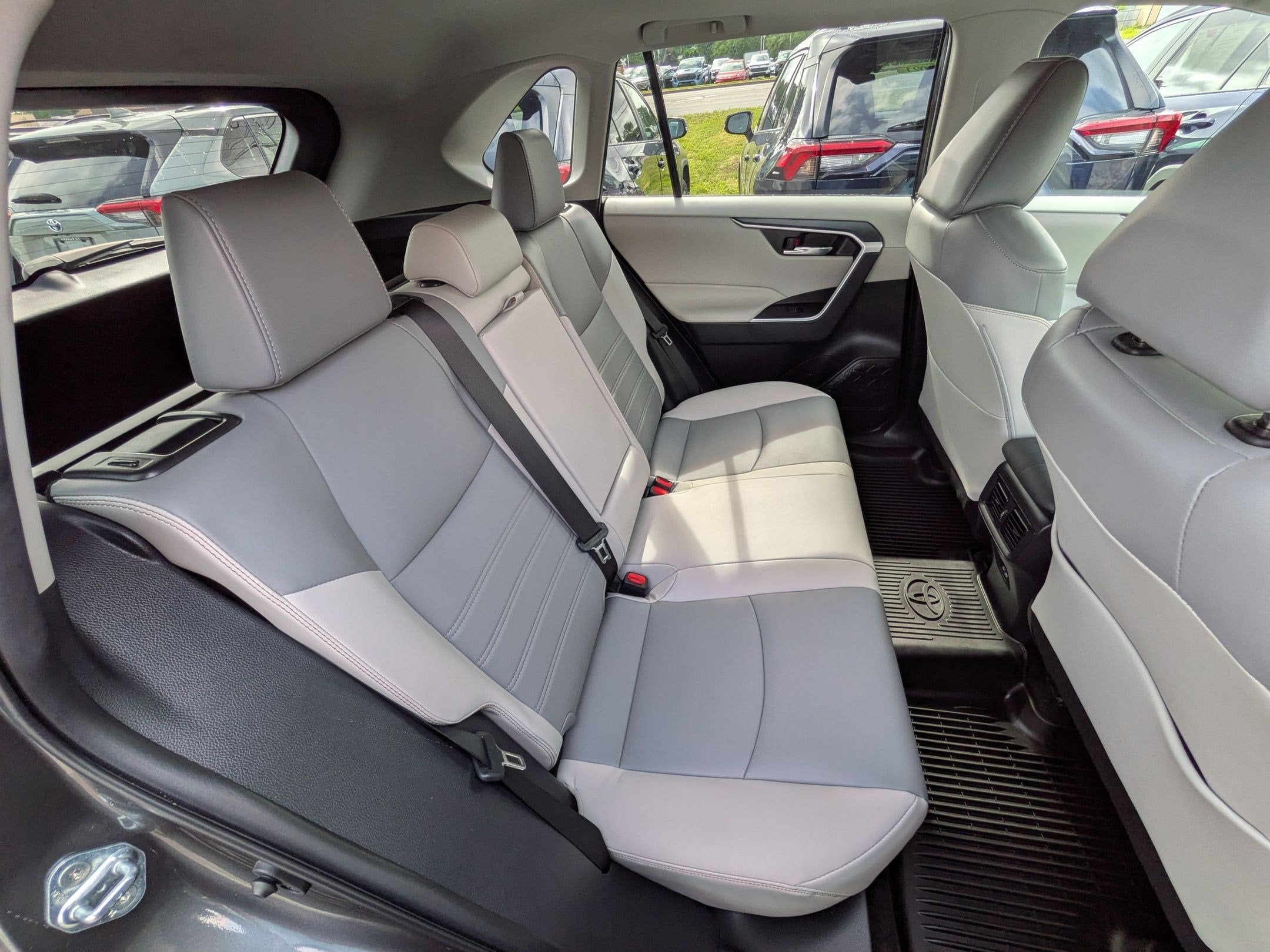 2022 Toyota RAV4 XLE Premium w/ Premium Grade Weather Pkg