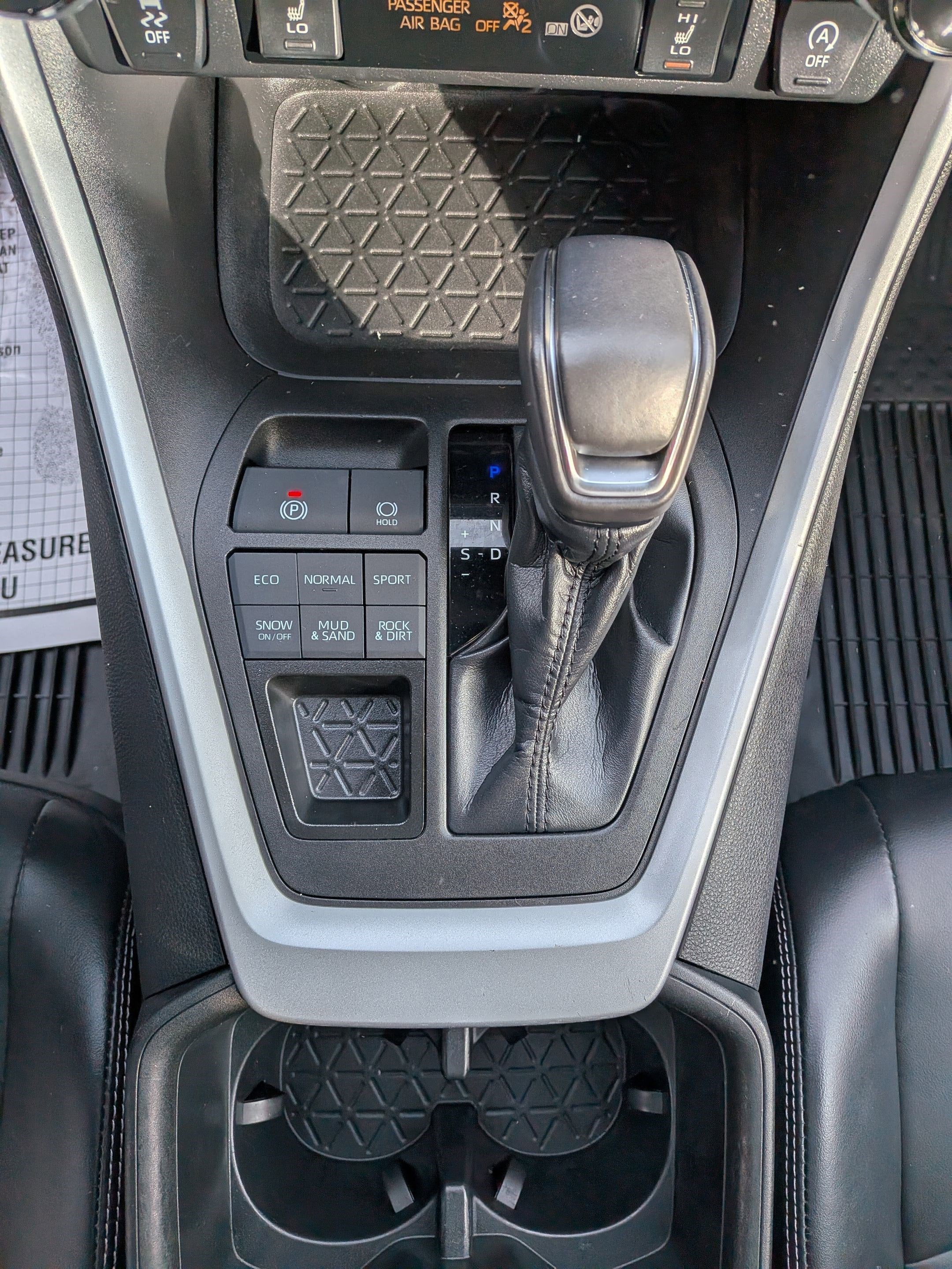 2022 Toyota RAV4 XLE Premium w/ Cold Weather Pkg