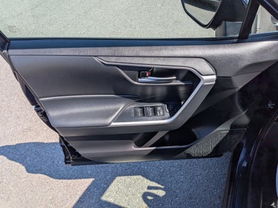2022 Toyota RAV4 XLE w/ Convenience & Cold Weather Pkg