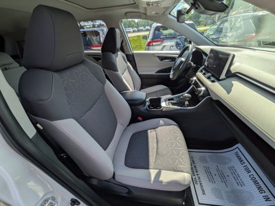 2023 Toyota RAV4 XLE w/ Convenience & Cold Weather Pkg