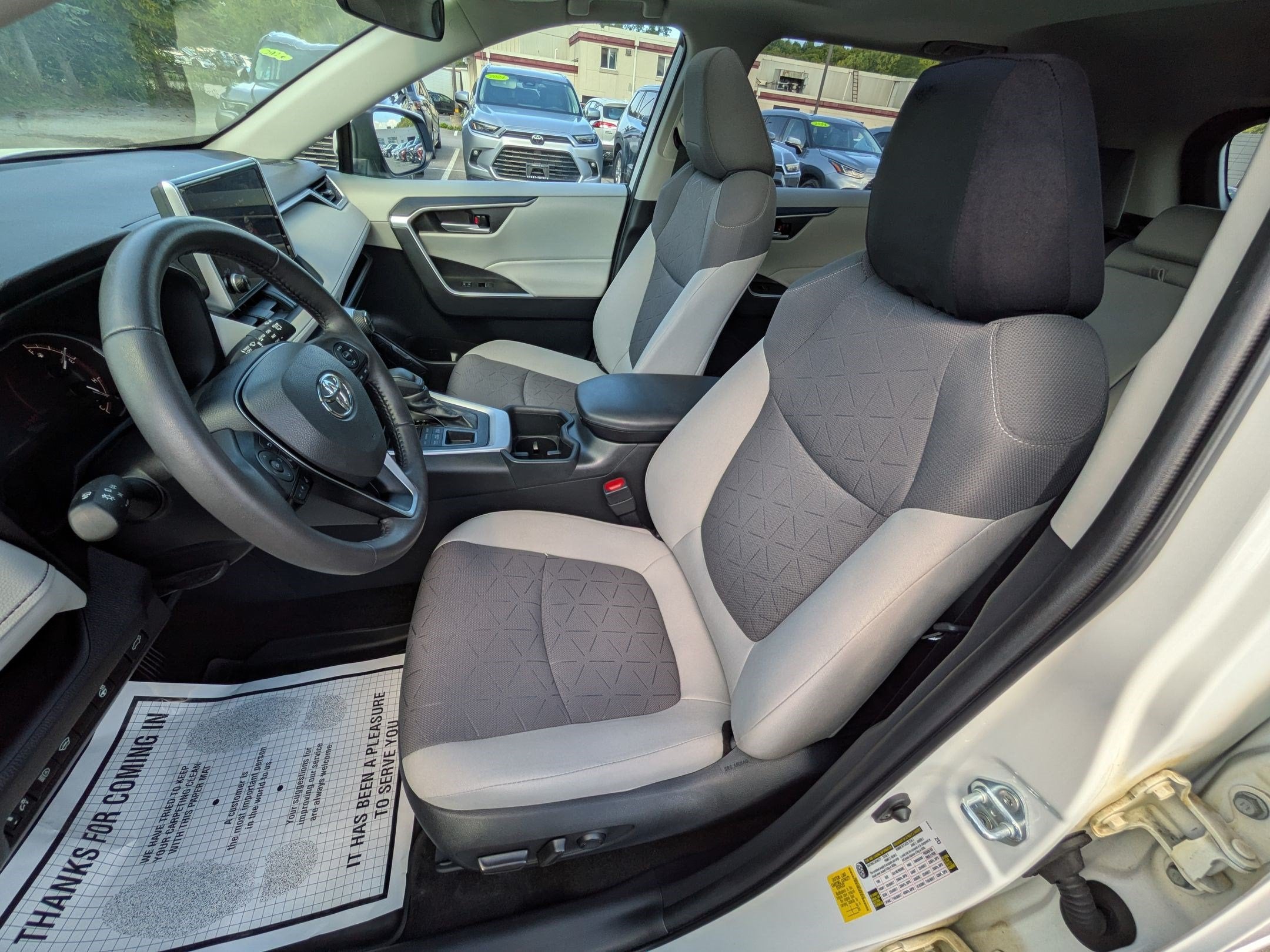 2023 Toyota RAV4 XLE w/ Convenience & Cold Weather Pkg