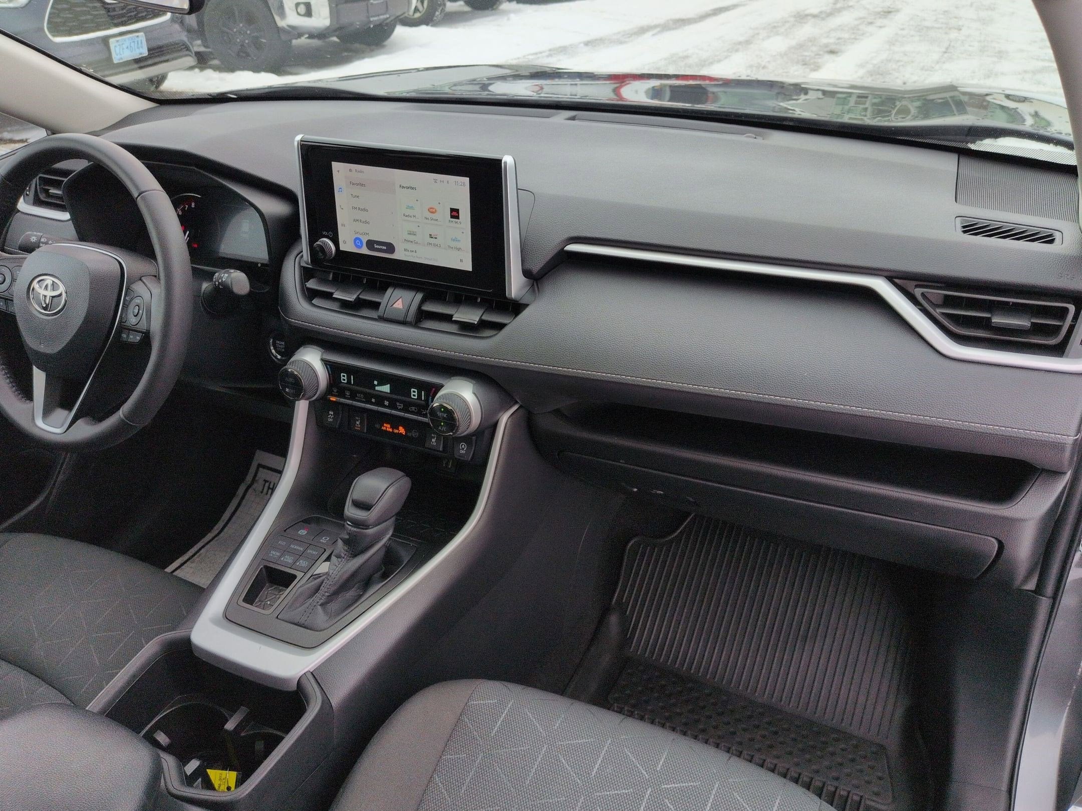 2023 Toyota RAV4 XLE w/ Convenience & Cold Weather Pkg