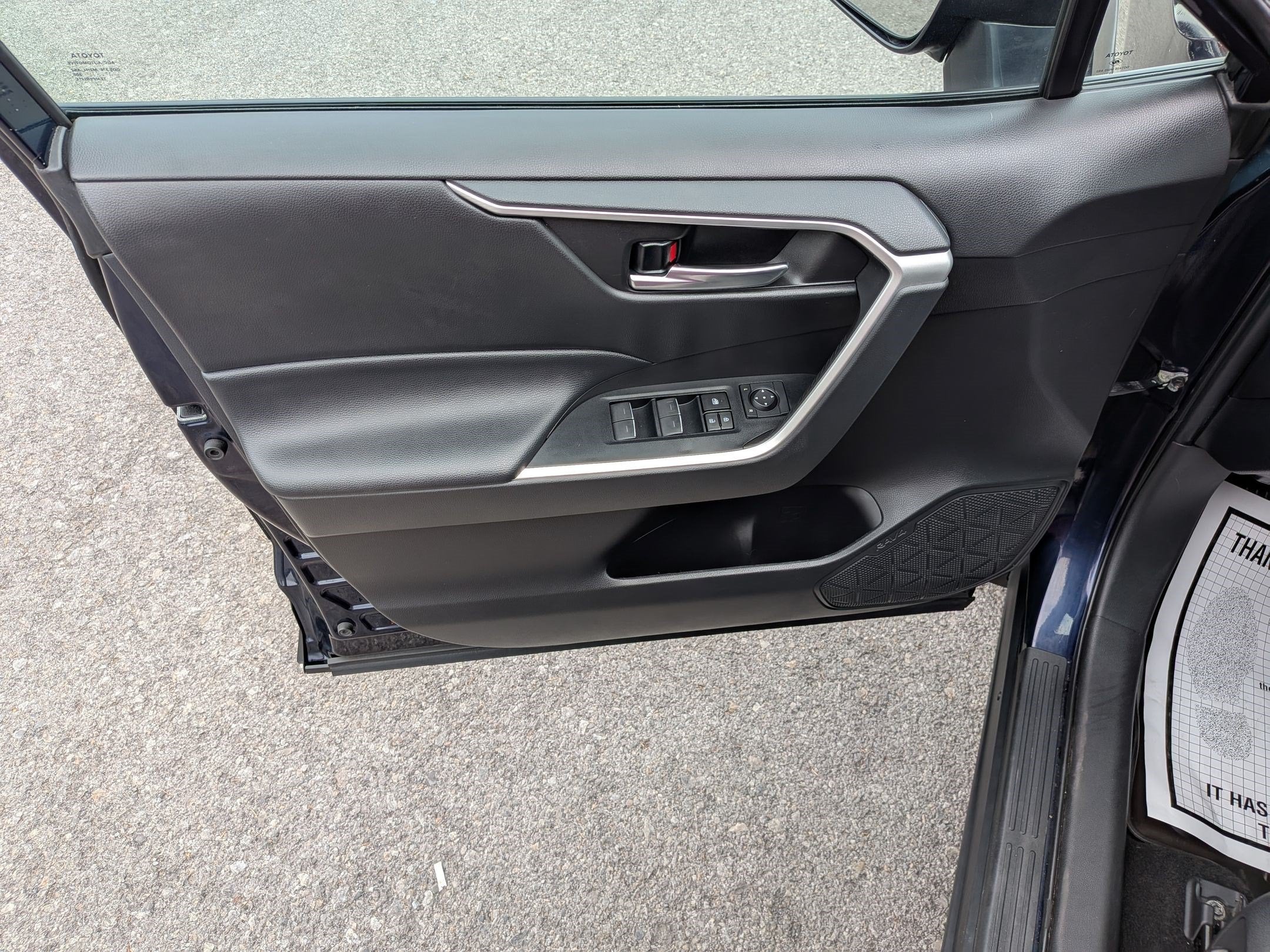 2023 Toyota RAV4 XLE w/ Convenience & Cold Weather Pkg