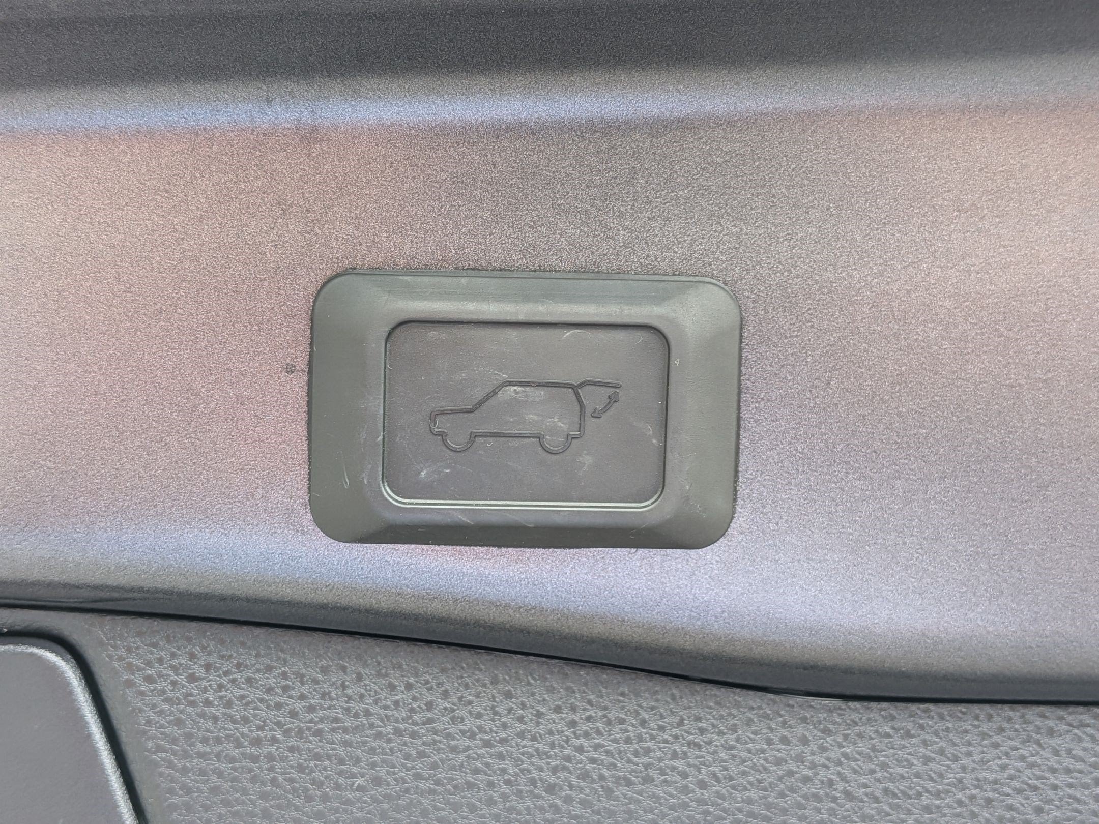2023 Toyota RAV4 XLE w/ Convenience & Cold Weather Pkg