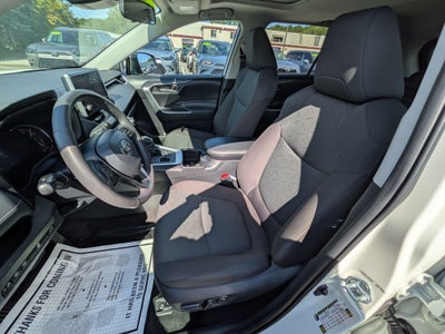 2024 Toyota RAV4 XLE w/ Convenience & Cold Weather Pkg