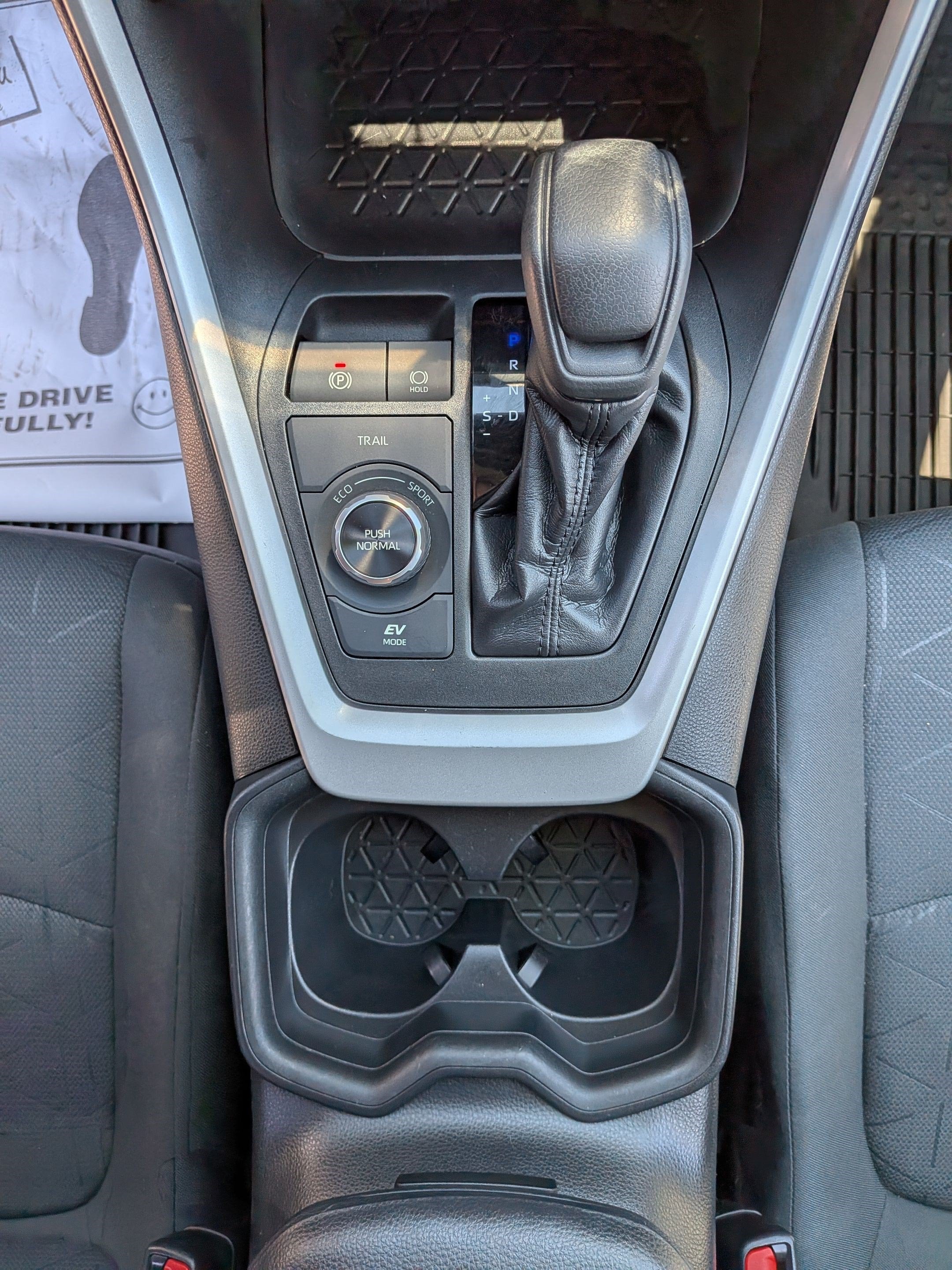 2020 Toyota RAV4 Hybrid XLE w/ Cold Weather Pkg