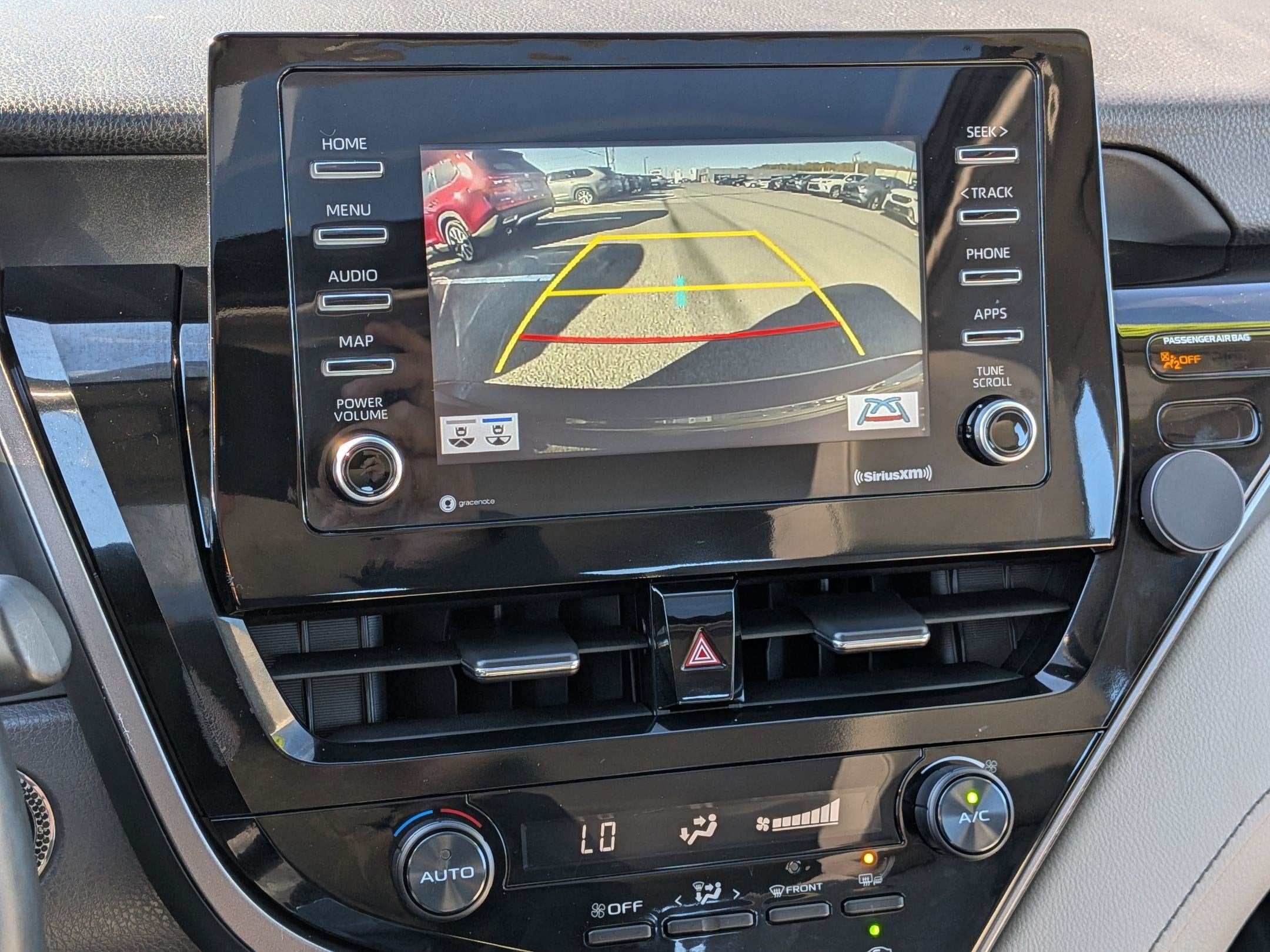 2021 Toyota Camry SE w/ Convenience & Cold Weather Pkg