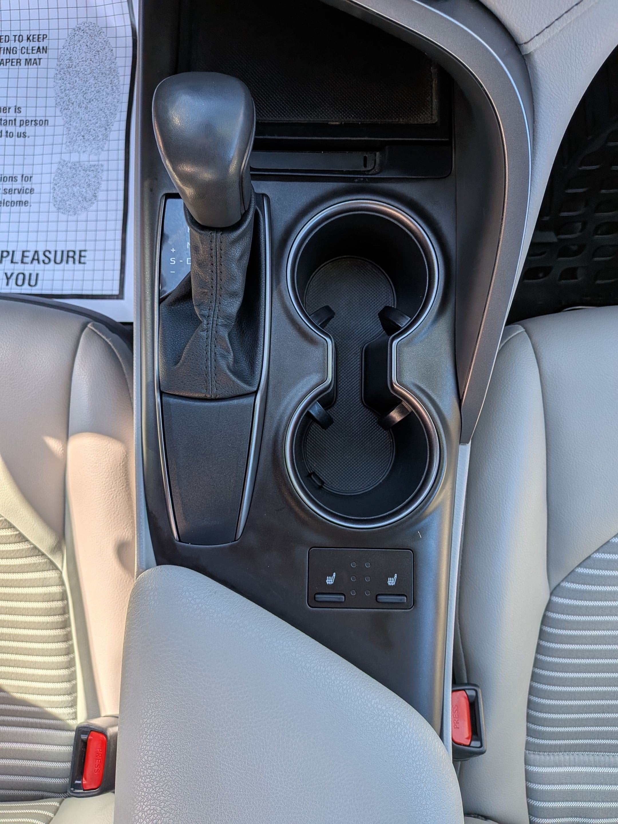 2021 Toyota Camry SE w/ Convenience & Cold Weather Pkg