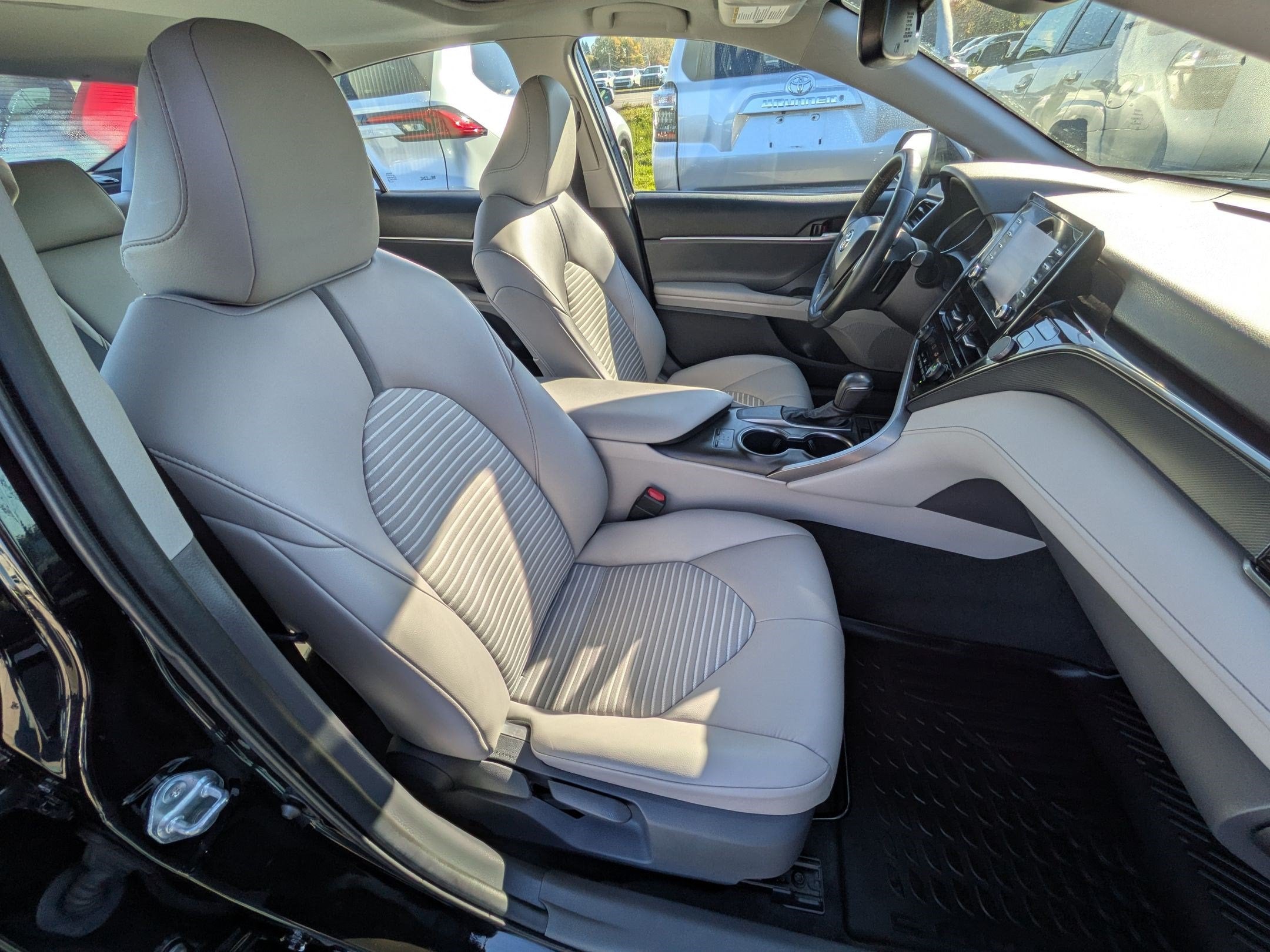 2021 Toyota Camry SE w/ Convenience & Cold Weather Pkg