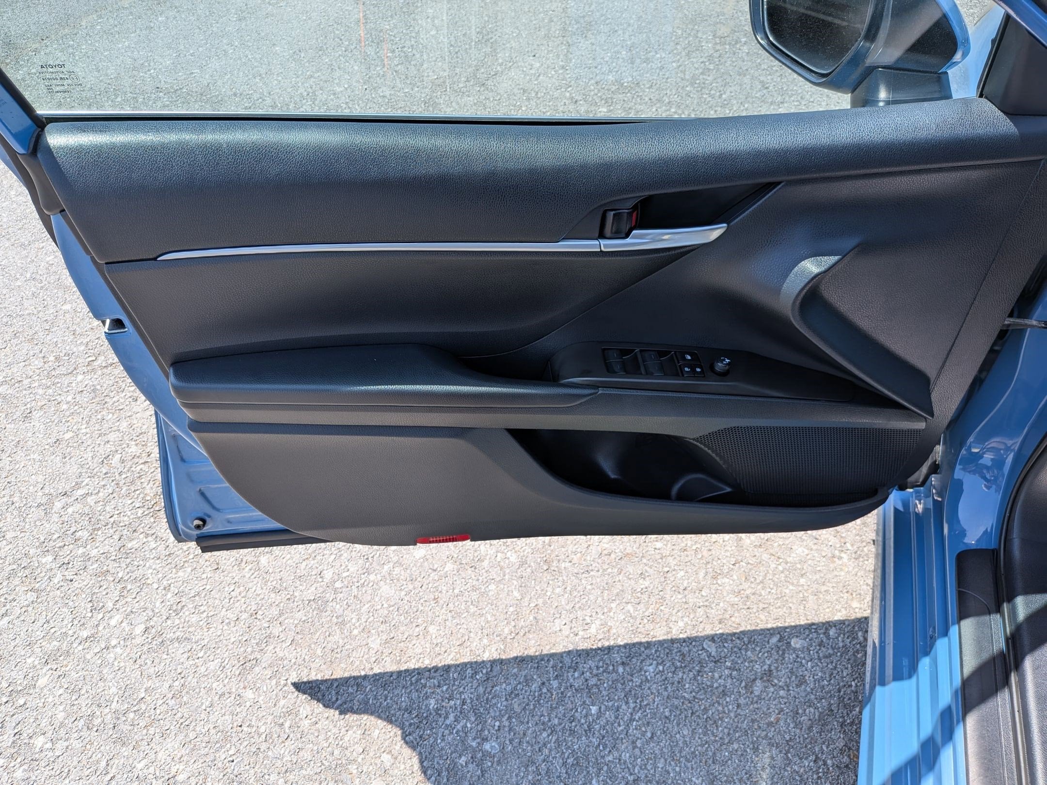 2023 Toyota Camry SE w/ Convenience & Cold Weather Pkg