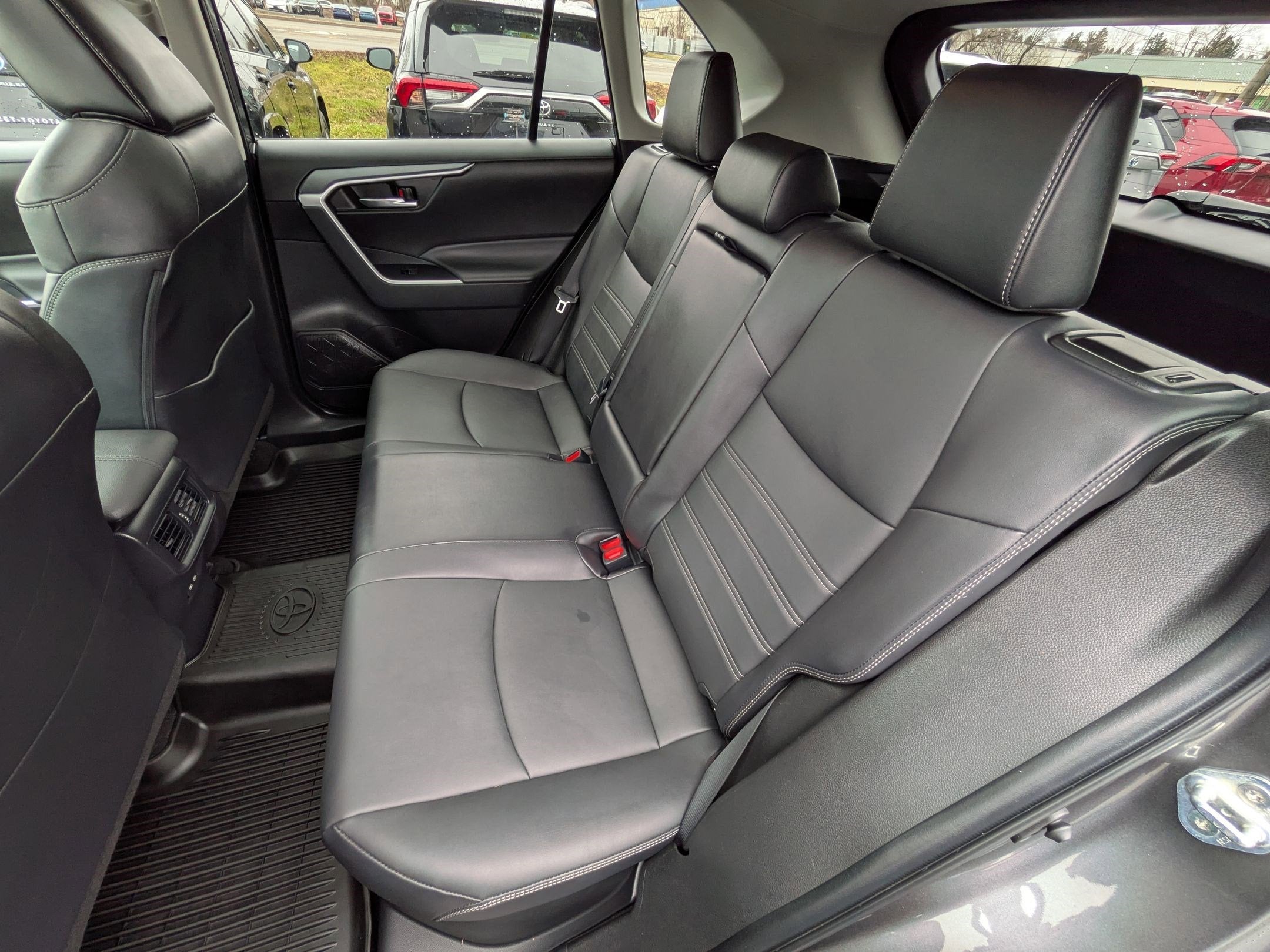 2022 Toyota RAV4 Hybrid XLE Premium w/ Premium Weather Pkg