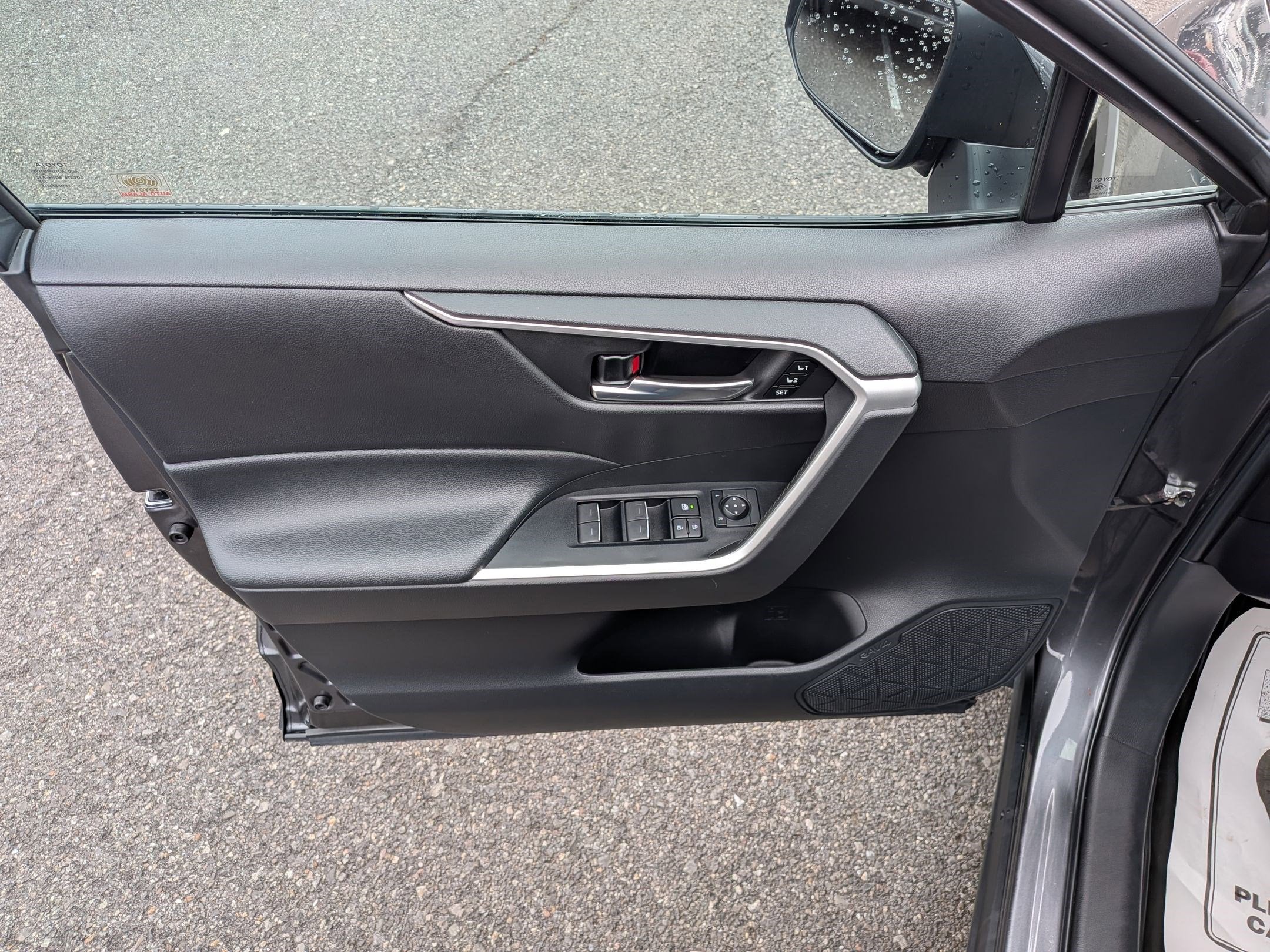 2022 Toyota RAV4 Hybrid XLE Premium w/ Premium Weather Pkg