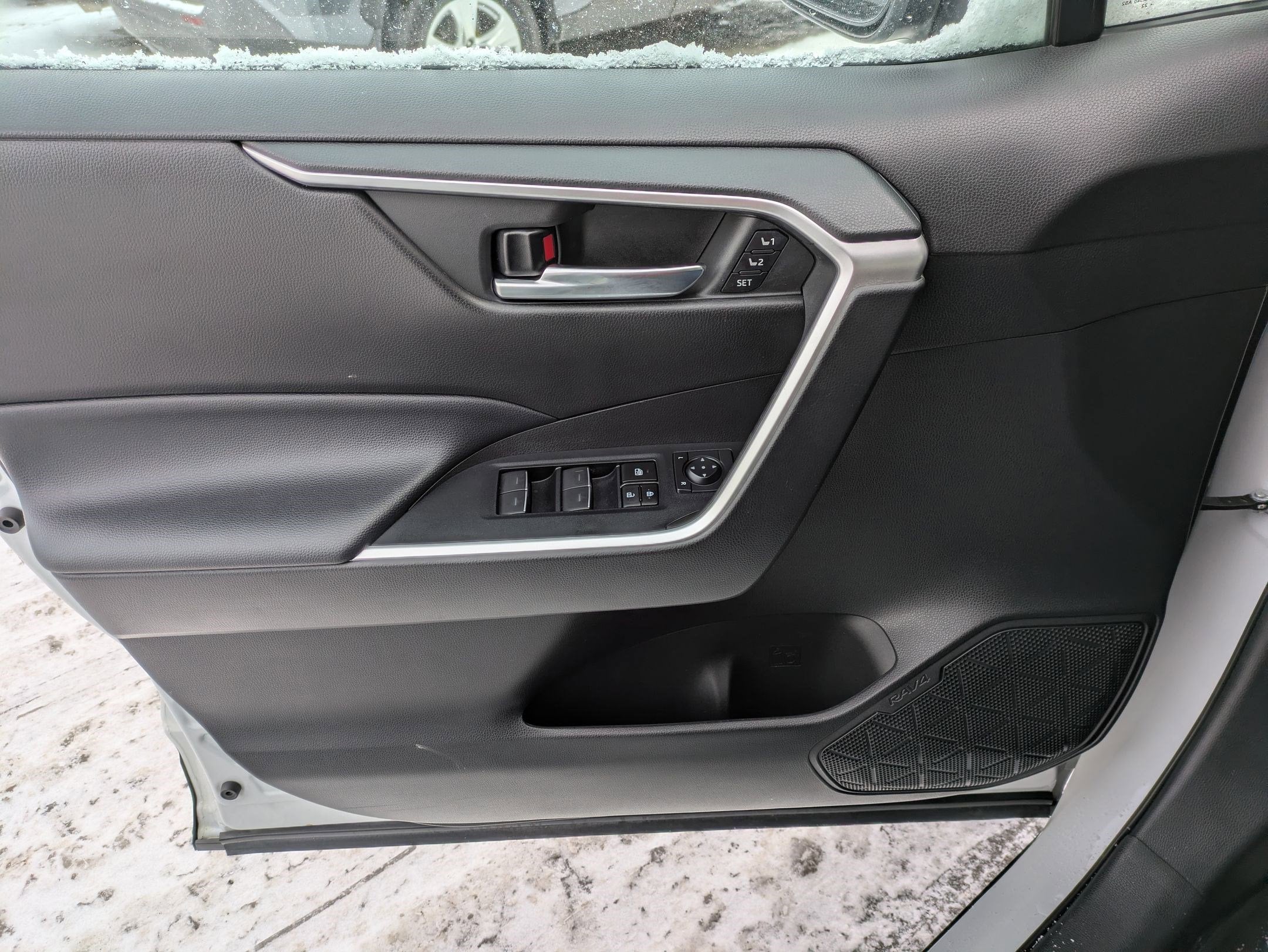 2023 Toyota RAV4 Hybrid XLE Premium w/ Cold Weather Pkg