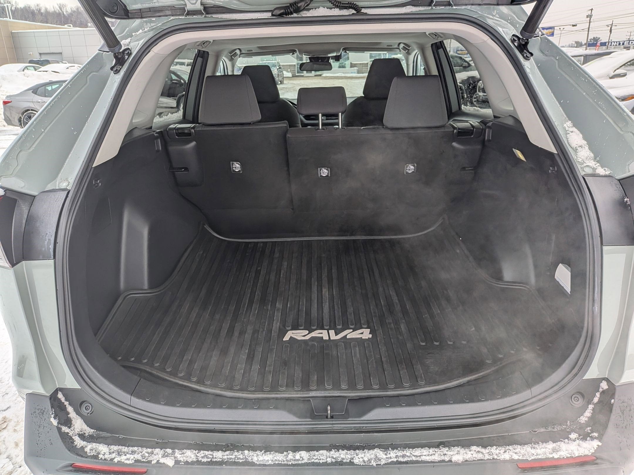 2023 Toyota RAV4 Hybrid XLE w/ Convenience & Cold Weather Pkg