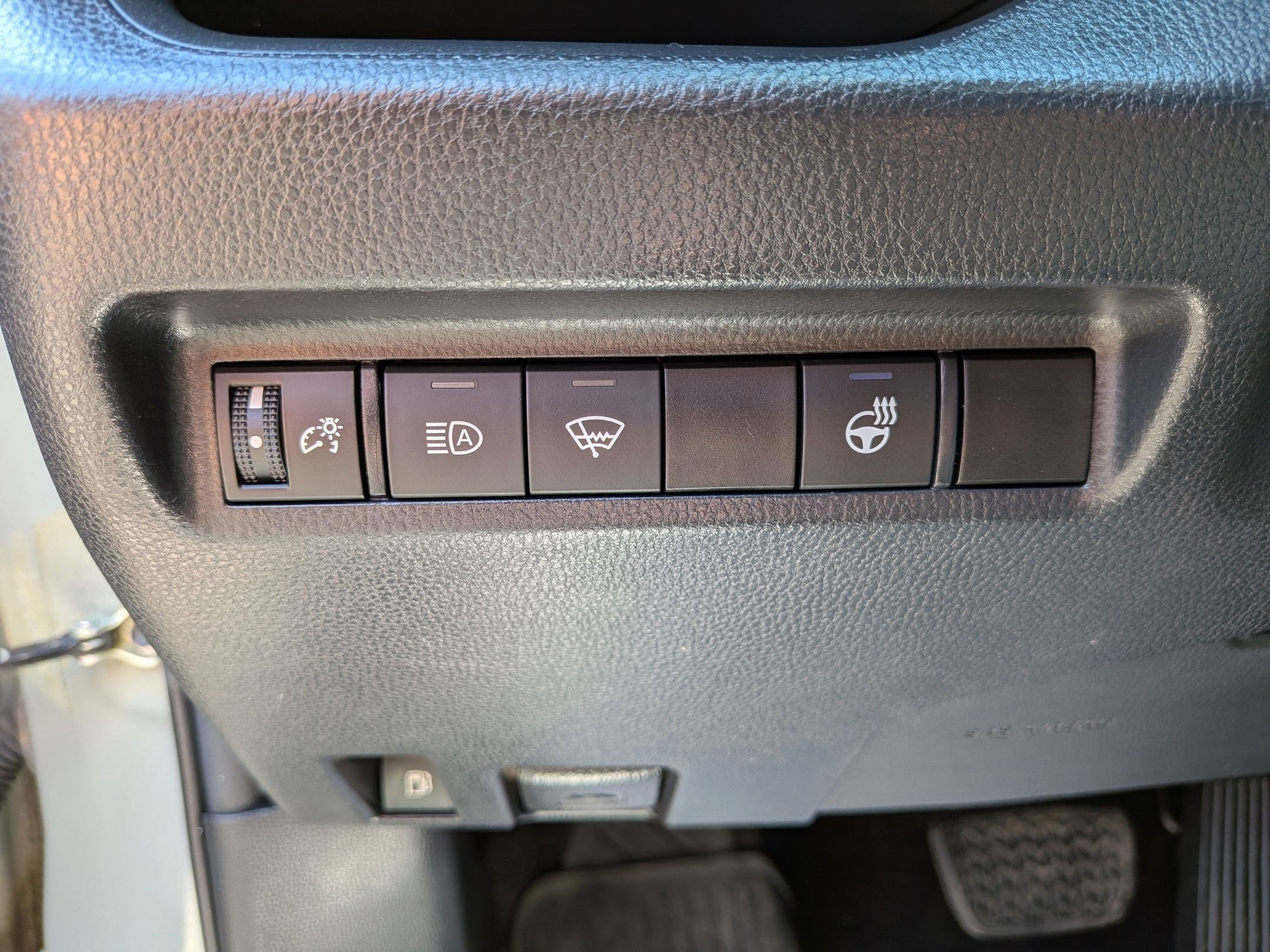 2021 Toyota RAV4 Hybrid XLE w/ Cold Weather Pkg