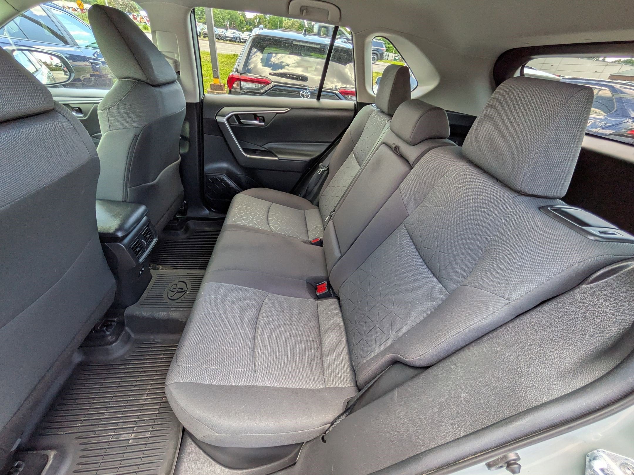 2021 Toyota RAV4 Hybrid XLE w/ Cold Weather Pkg
