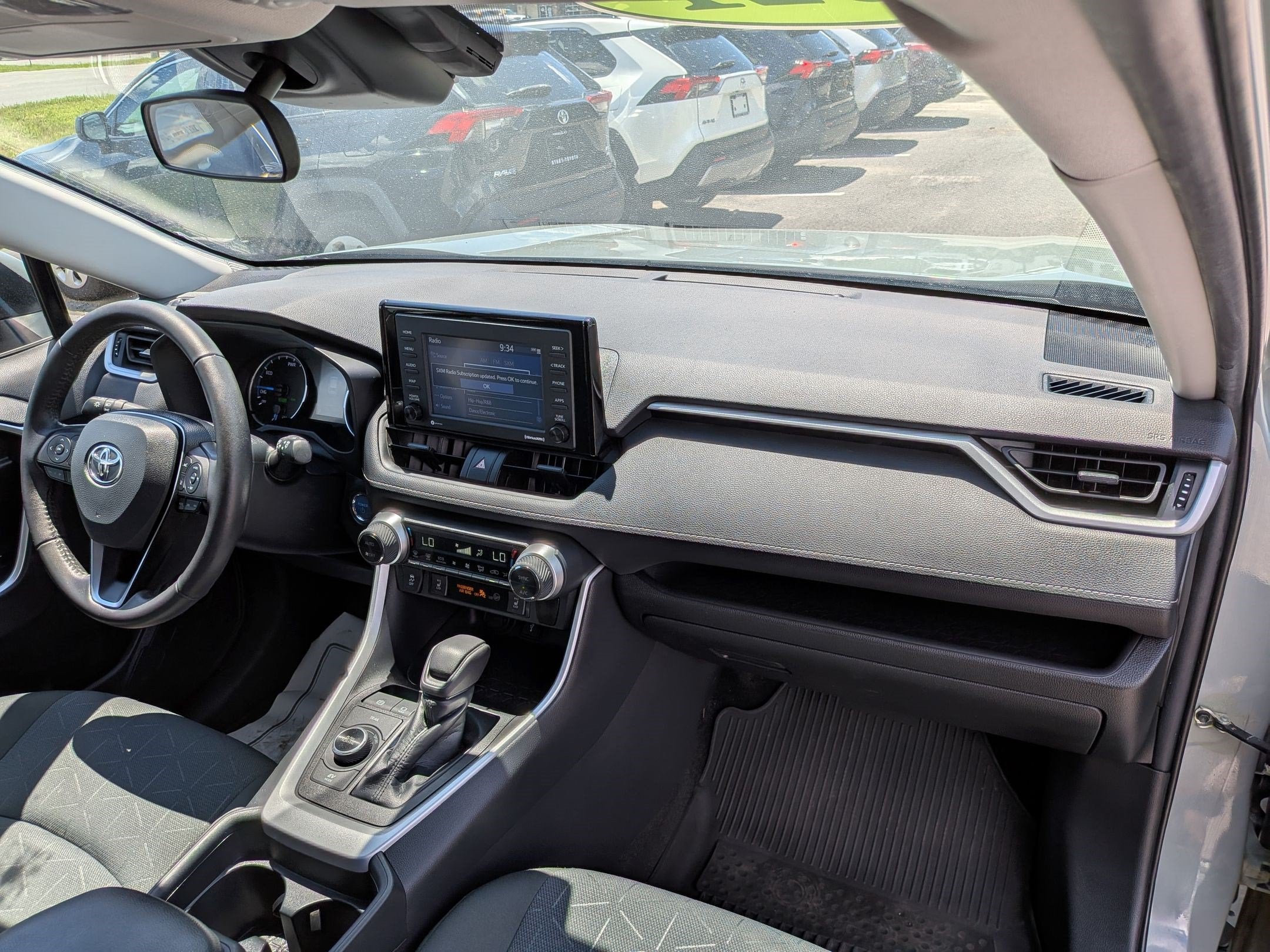 2021 Toyota RAV4 Hybrid XLE w/ Cold Weather Pkg