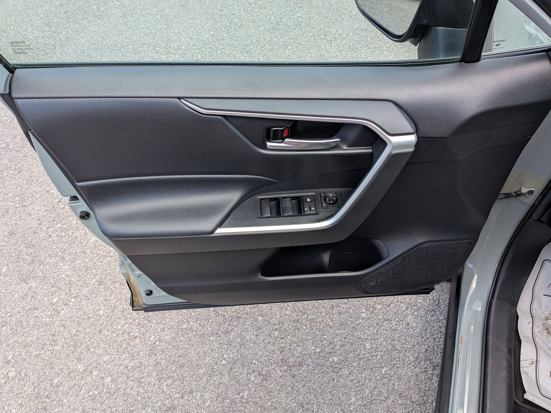2021 Toyota RAV4 Hybrid XLE w/ Cold Weather Pkg