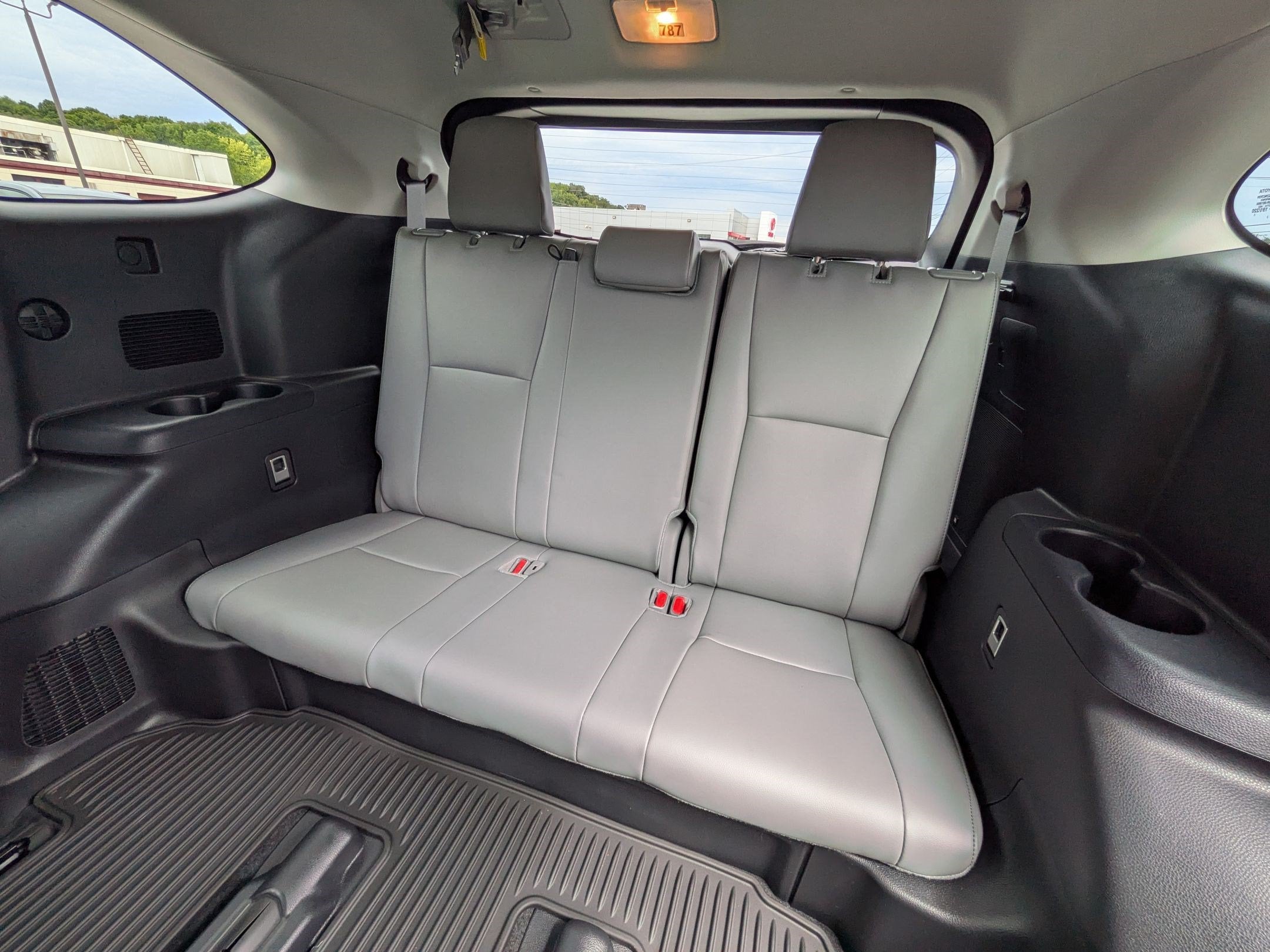 2024 Toyota Highlander Hybrid Platinum