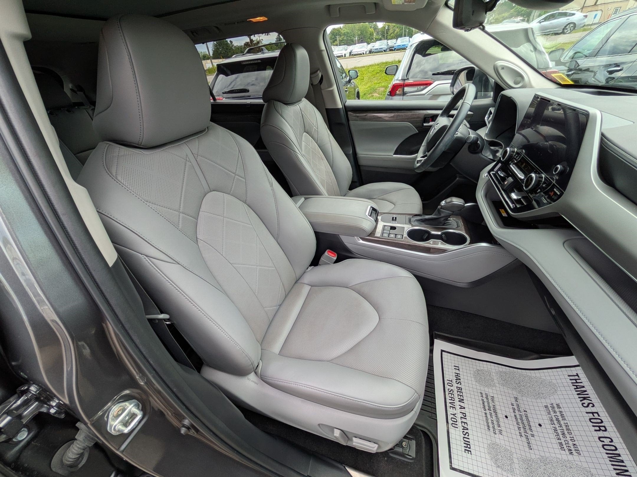 2024 Toyota Highlander Hybrid Platinum