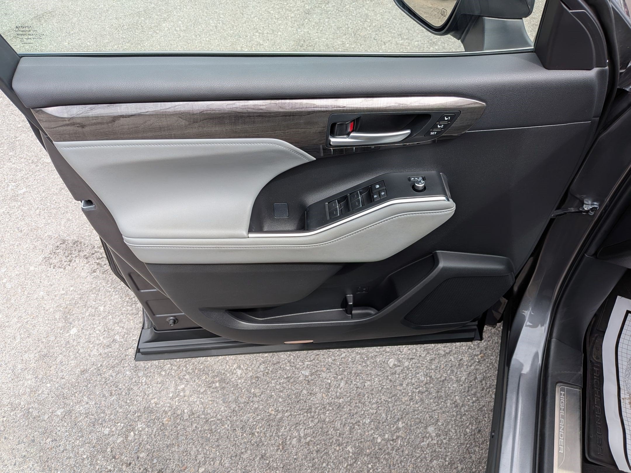 2024 Toyota Highlander Hybrid Platinum