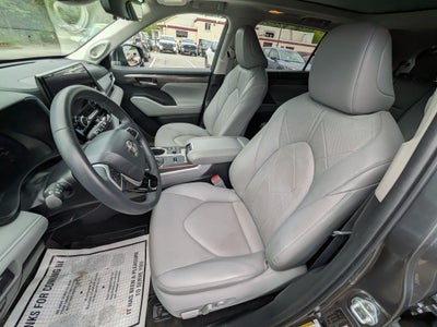 2024 Toyota Highlander Hybrid Platinum