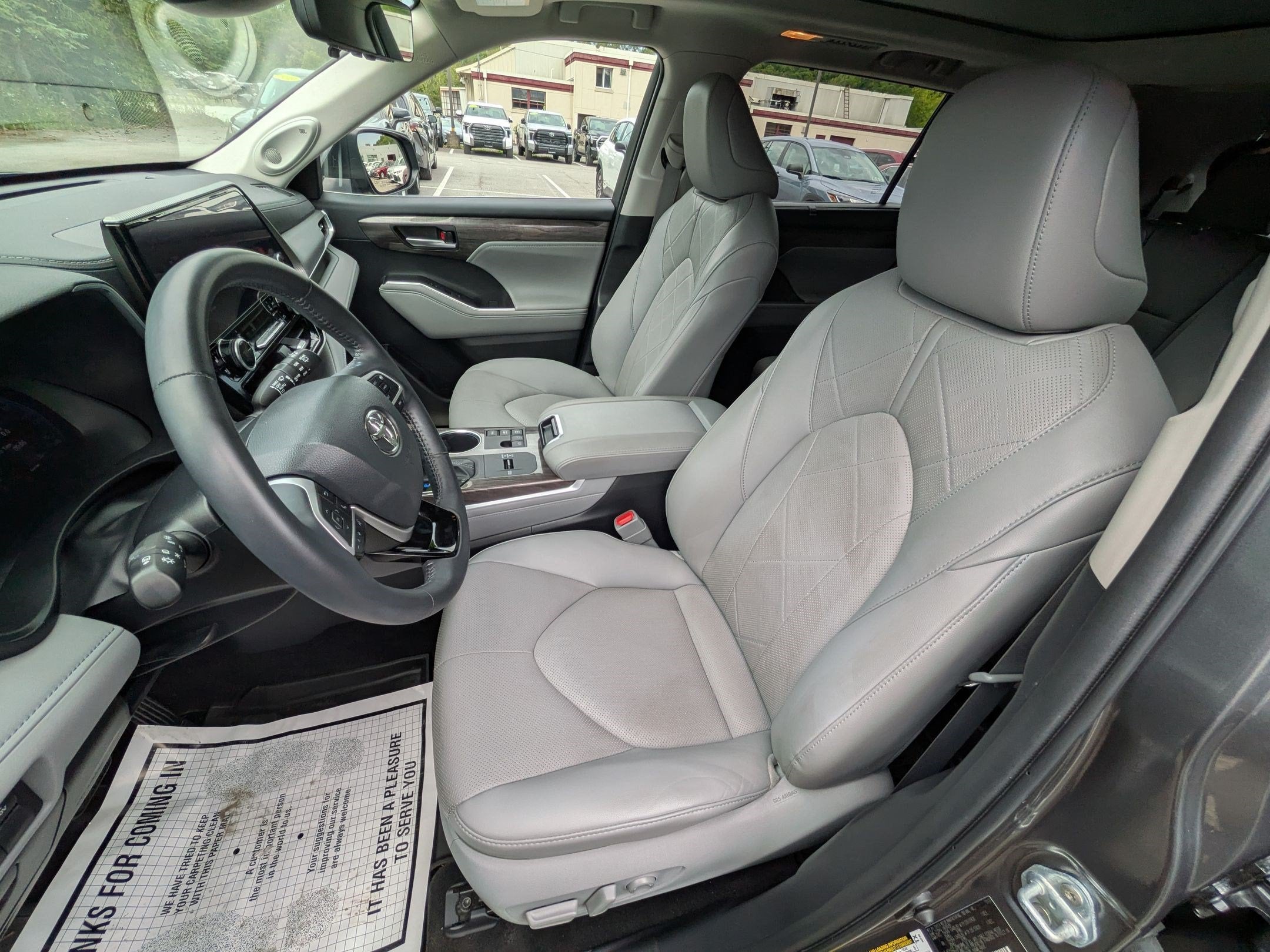 2024 Toyota Highlander Hybrid Platinum