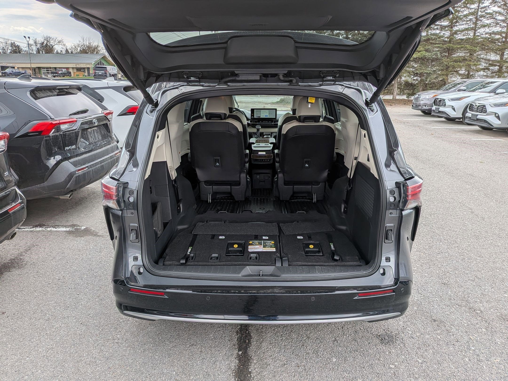 2025 Toyota Sienna Platinum 7 Passenger