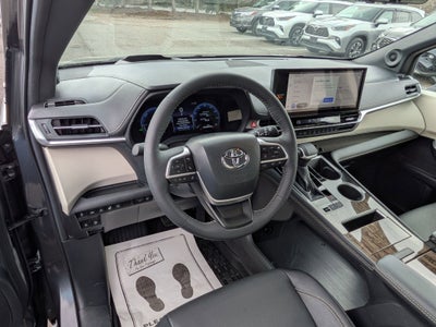 2025 Toyota Sienna Platinum 7 Passenger