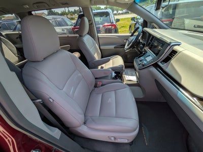 2015 Toyota Sienna XLE 8 Passenger