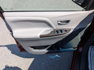 2015 Toyota Sienna XLE 8 Passenger