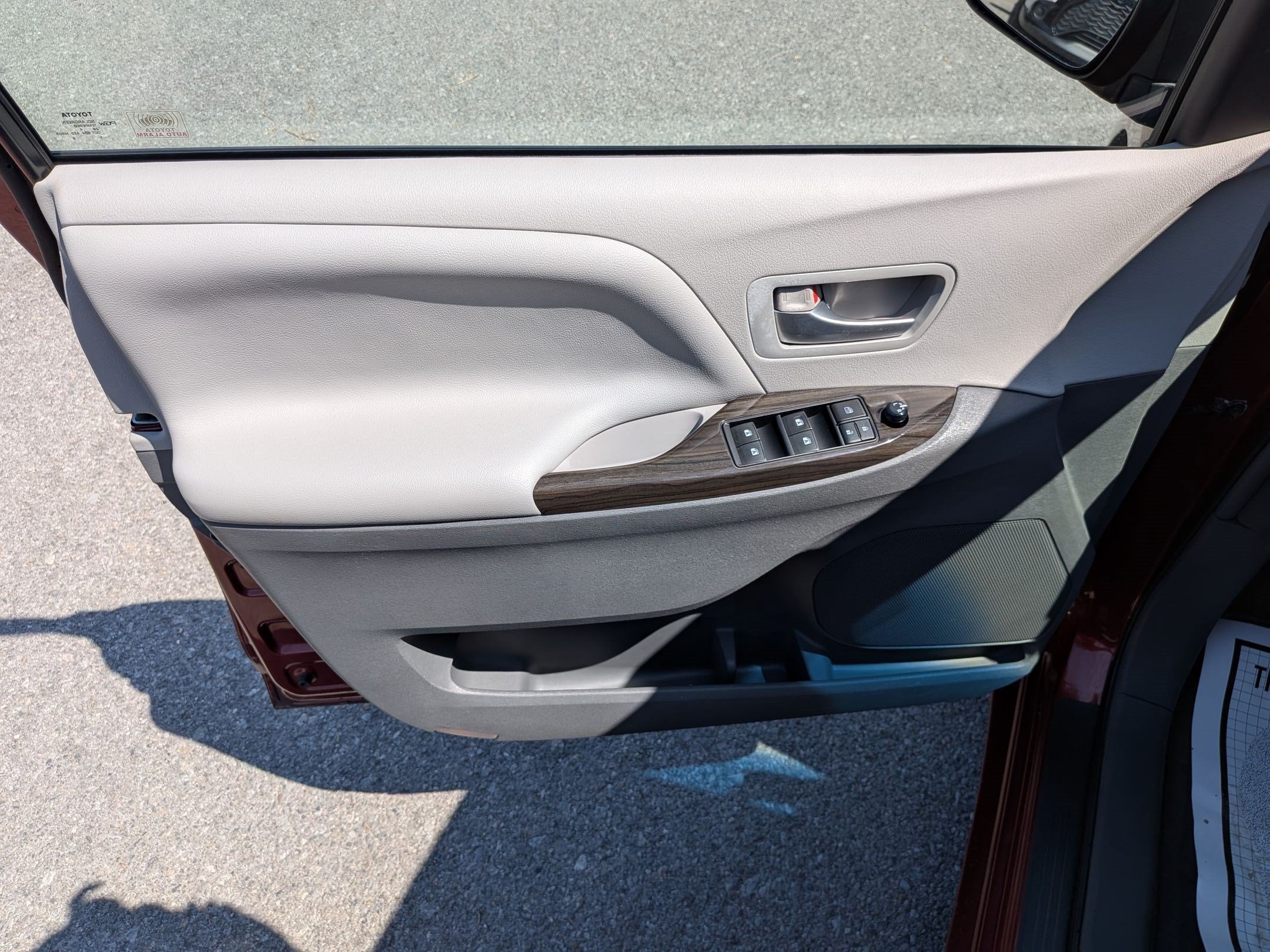 2015 Toyota Sienna XLE 8 Passenger