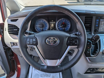 2015 Toyota Sienna XLE 8 Passenger